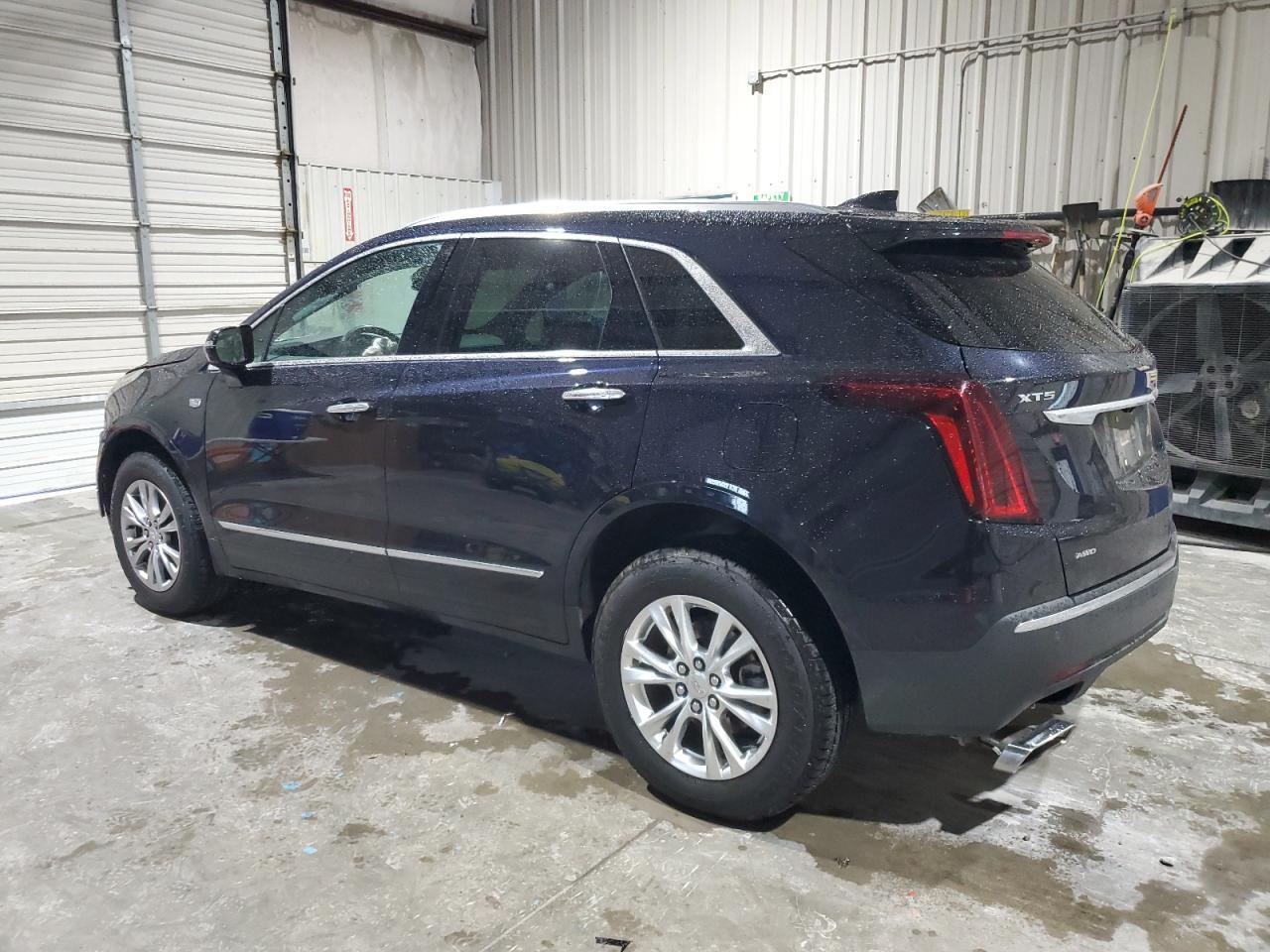 2022 Cadillac Xt5 Luxury - Image 2