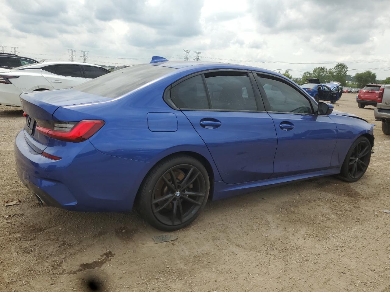 2019 BMW 330Xi - Фото 3