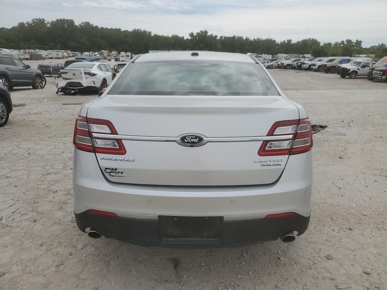 2018 Ford Taurus Limited - Image 6