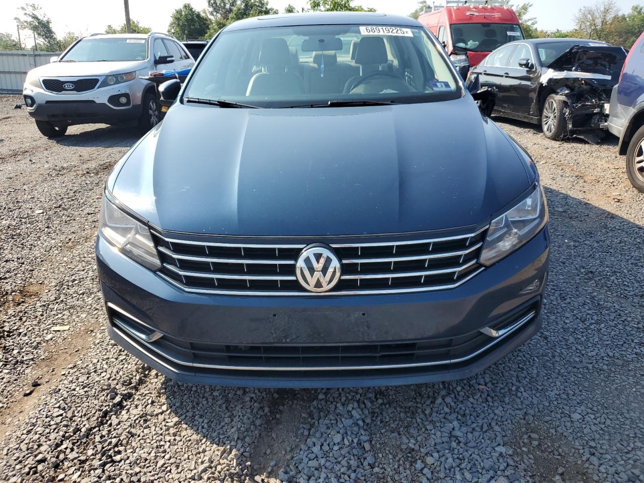 2019 Volkswagen Passat Wolfsburg - Фото 5
