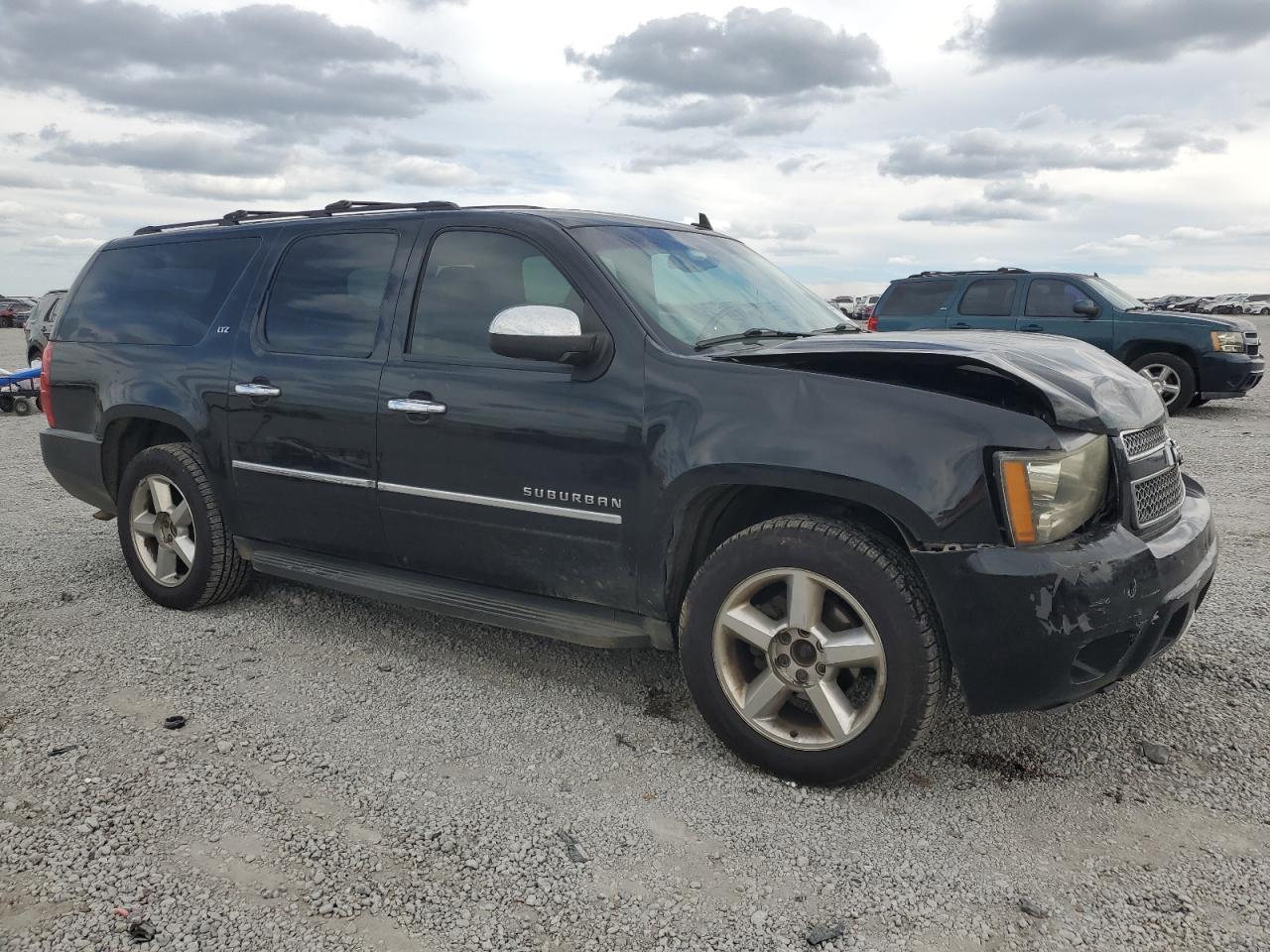 2011 Chevrolet Suburban K1500 Ltz - Image 4