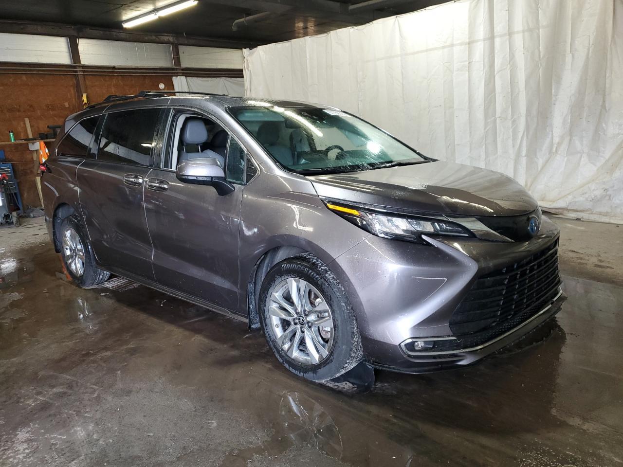 2022 Toyota Sienna Xle - Image 4