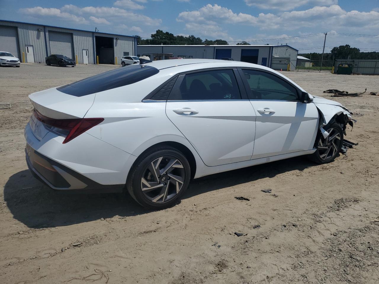 2025 Hyundai Elantra Sel - Image 3