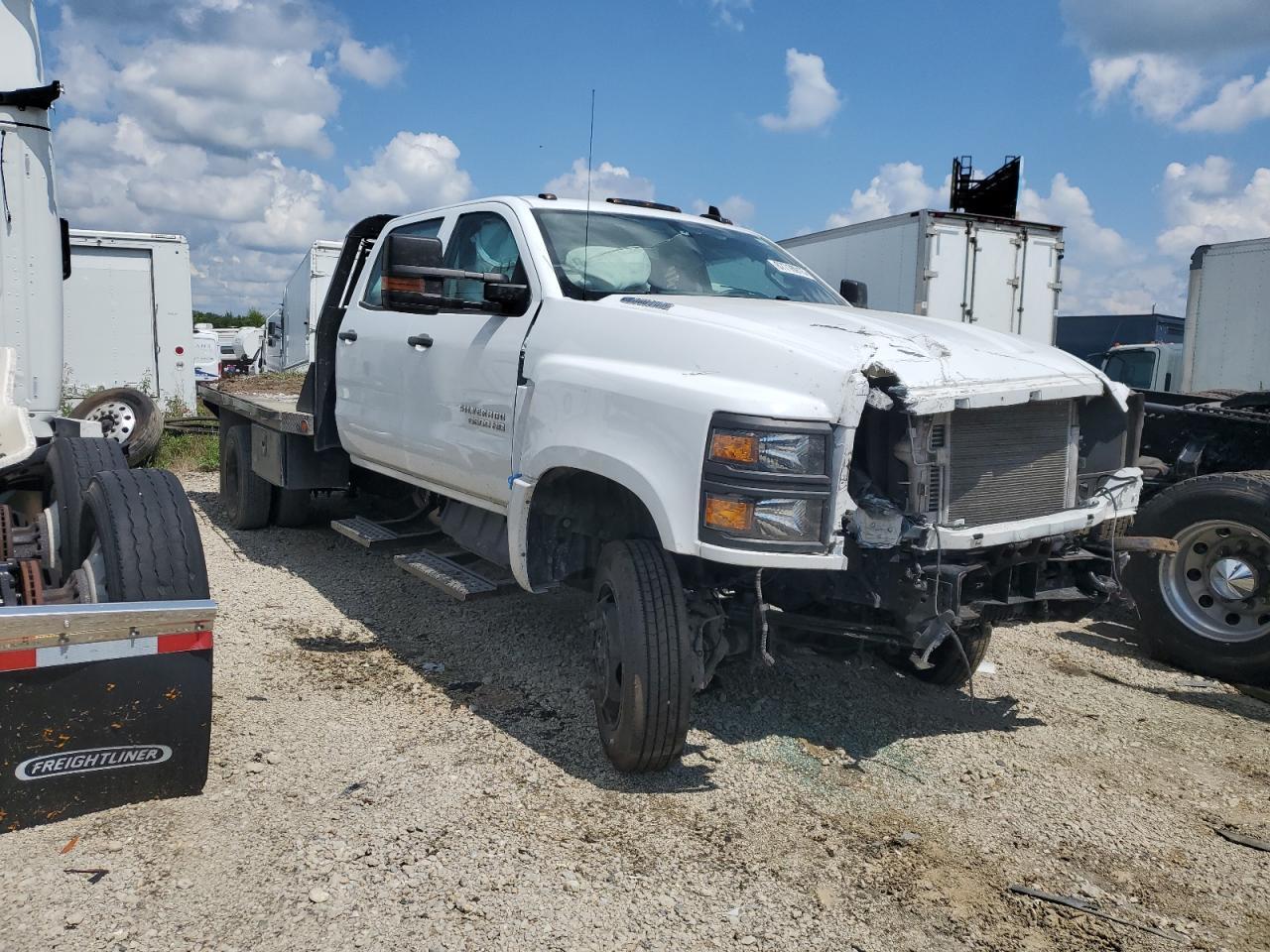 2022 Chevrolet Silverado Medium Duty - Фото 4