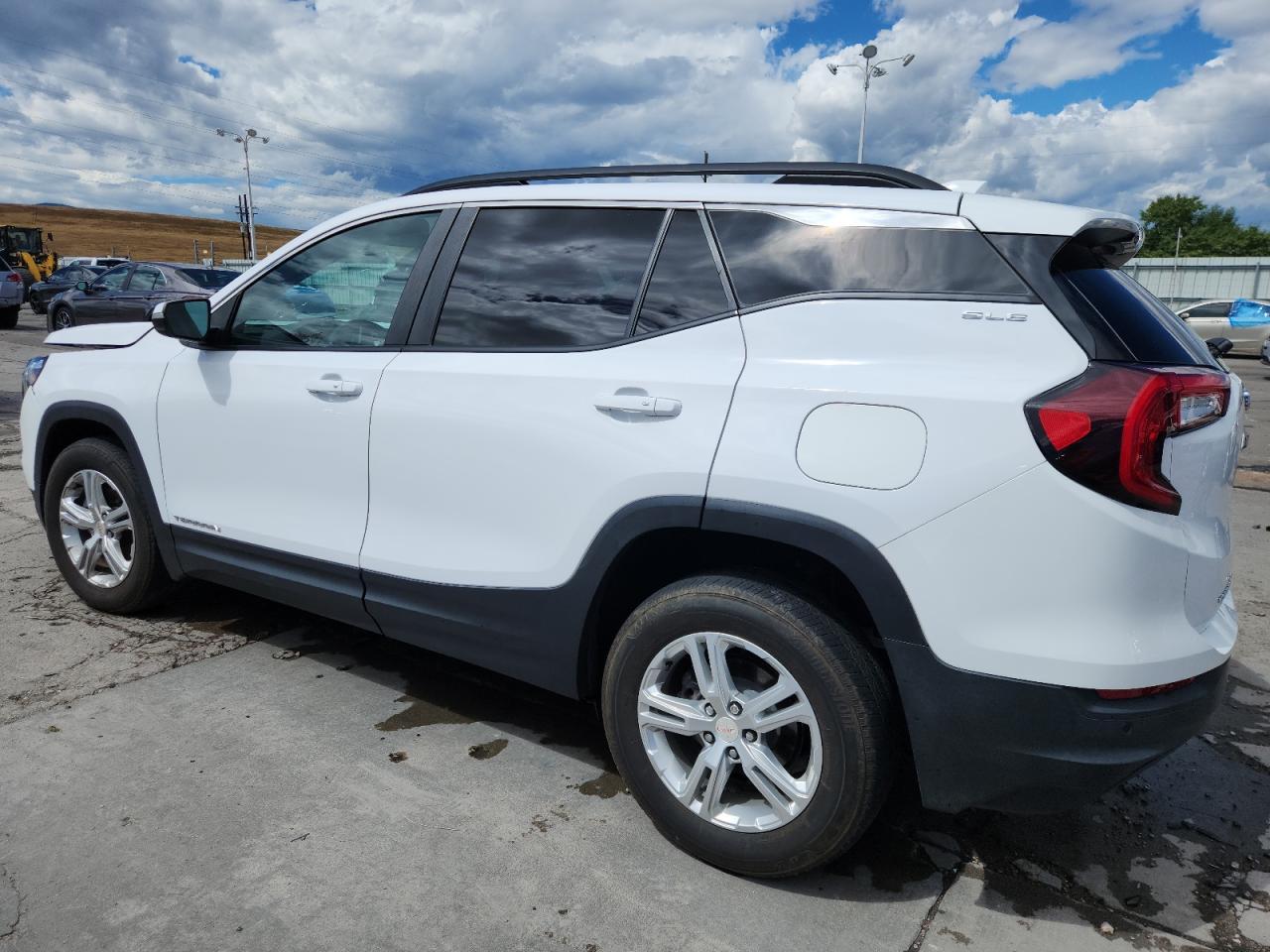 2022 GMC Terrain Sle - Image 2