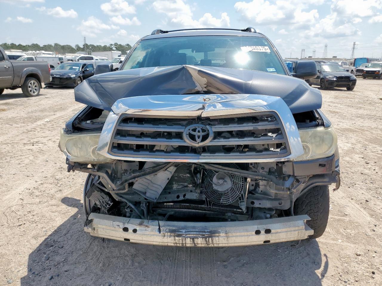 2016 Toyota Sequoia Sr5 - Фото 5