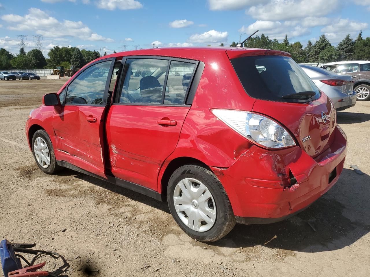 2011 Nissan Versa S - Фото 2
