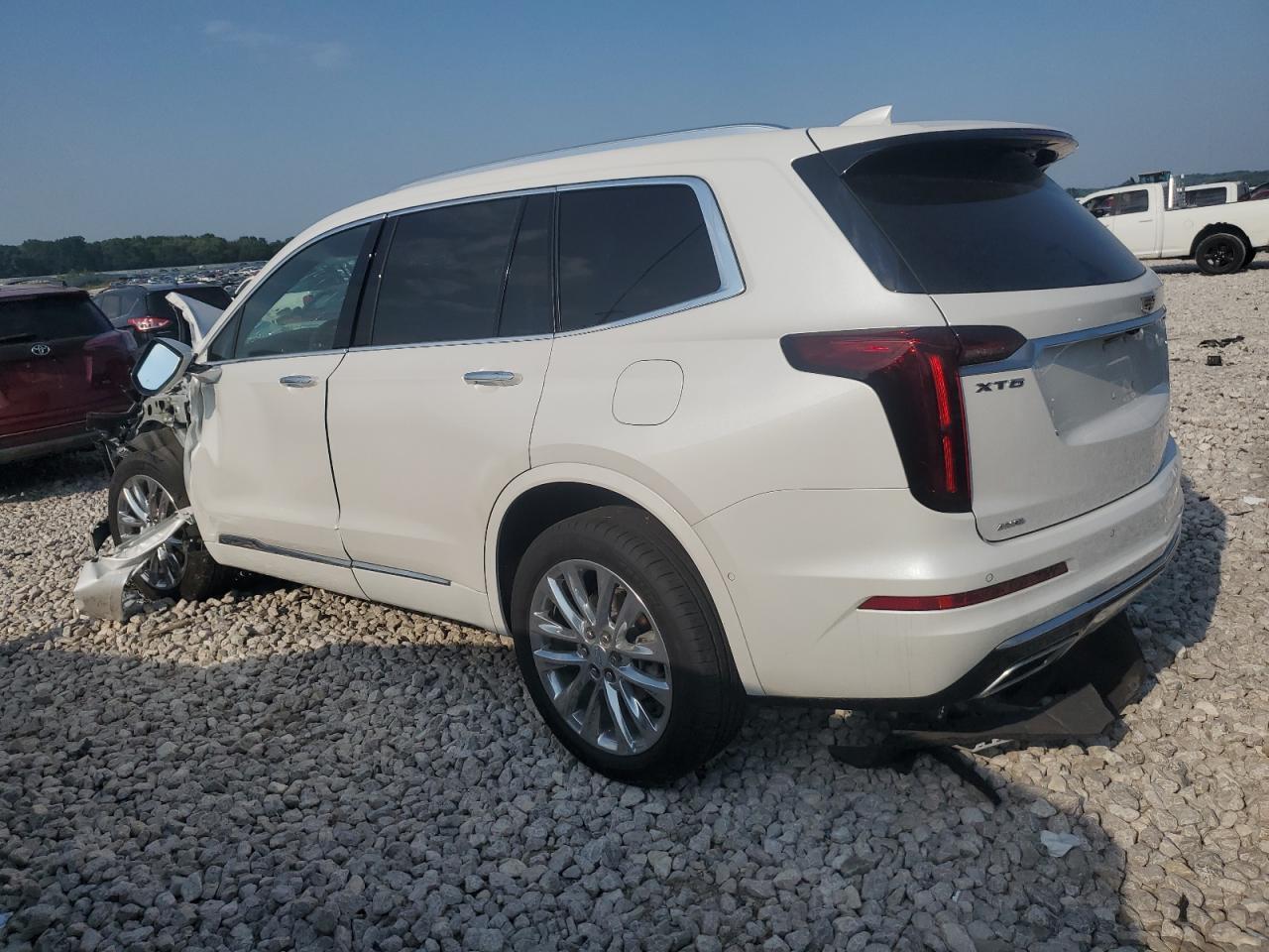 2023 Cadillac Xt6 Premium Luxury - Image 2