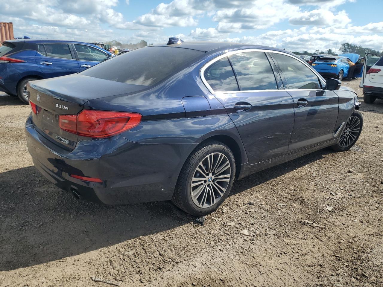 2020 BMW 530Xe - Image 3