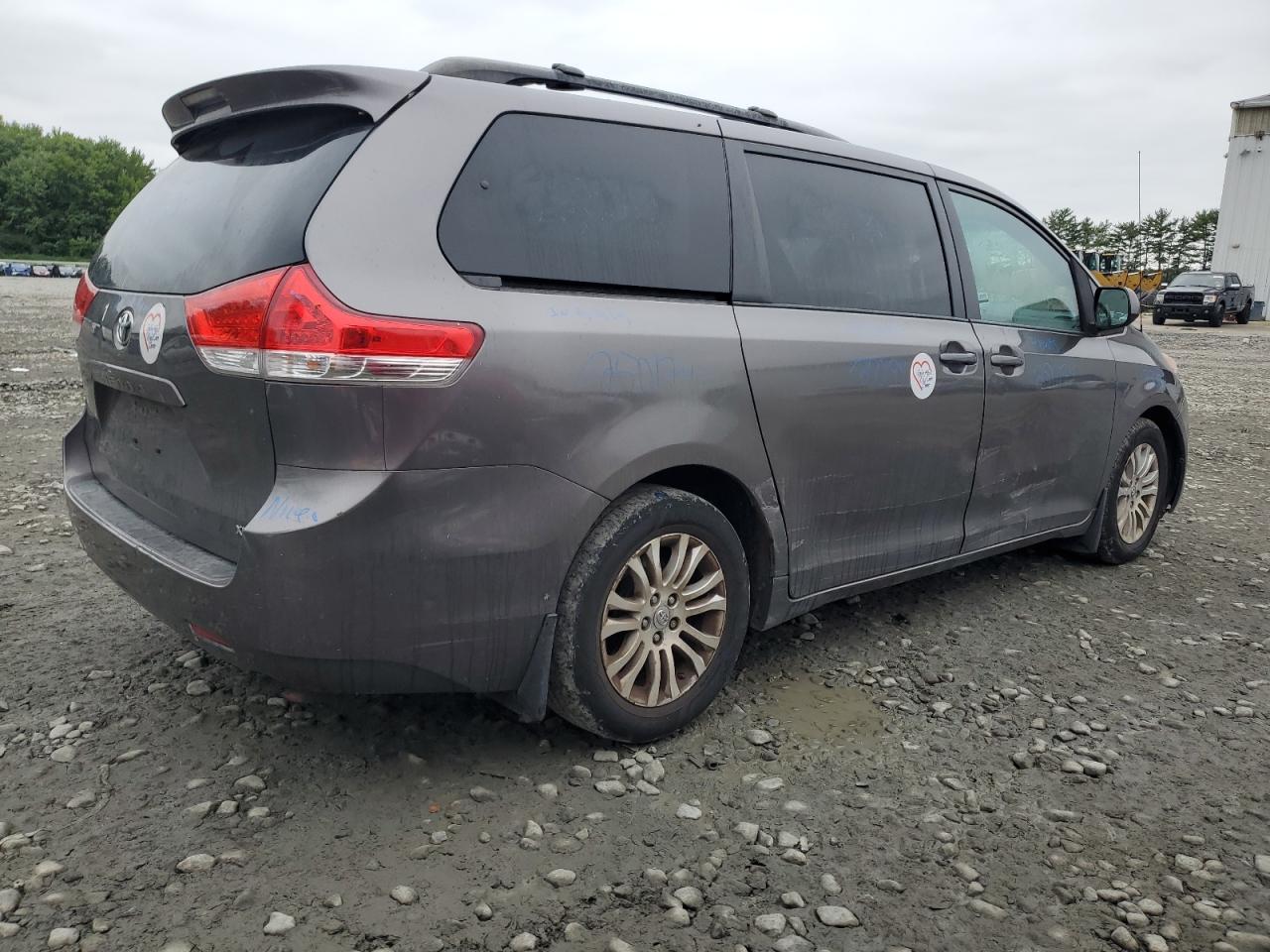 2012 Toyota Sienna Xle - Фото 3