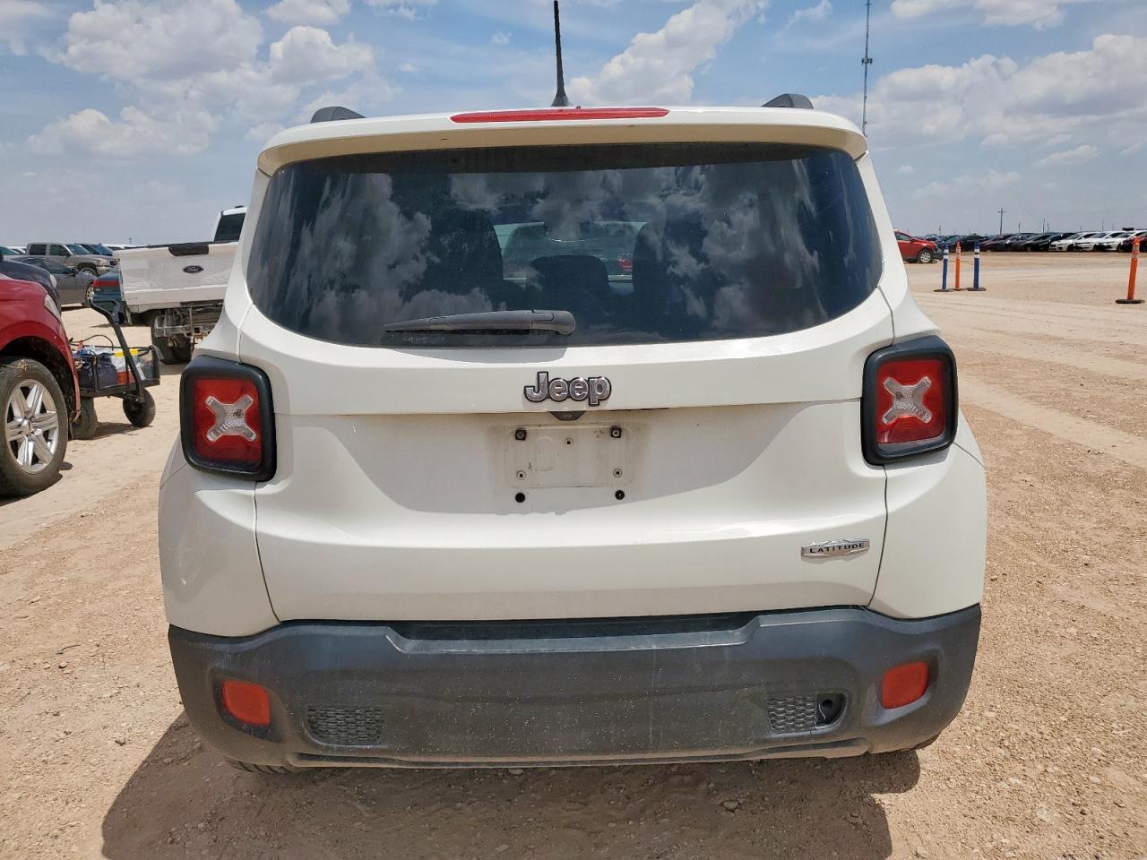 2017 Jeep Renegade Latitude - Image 6