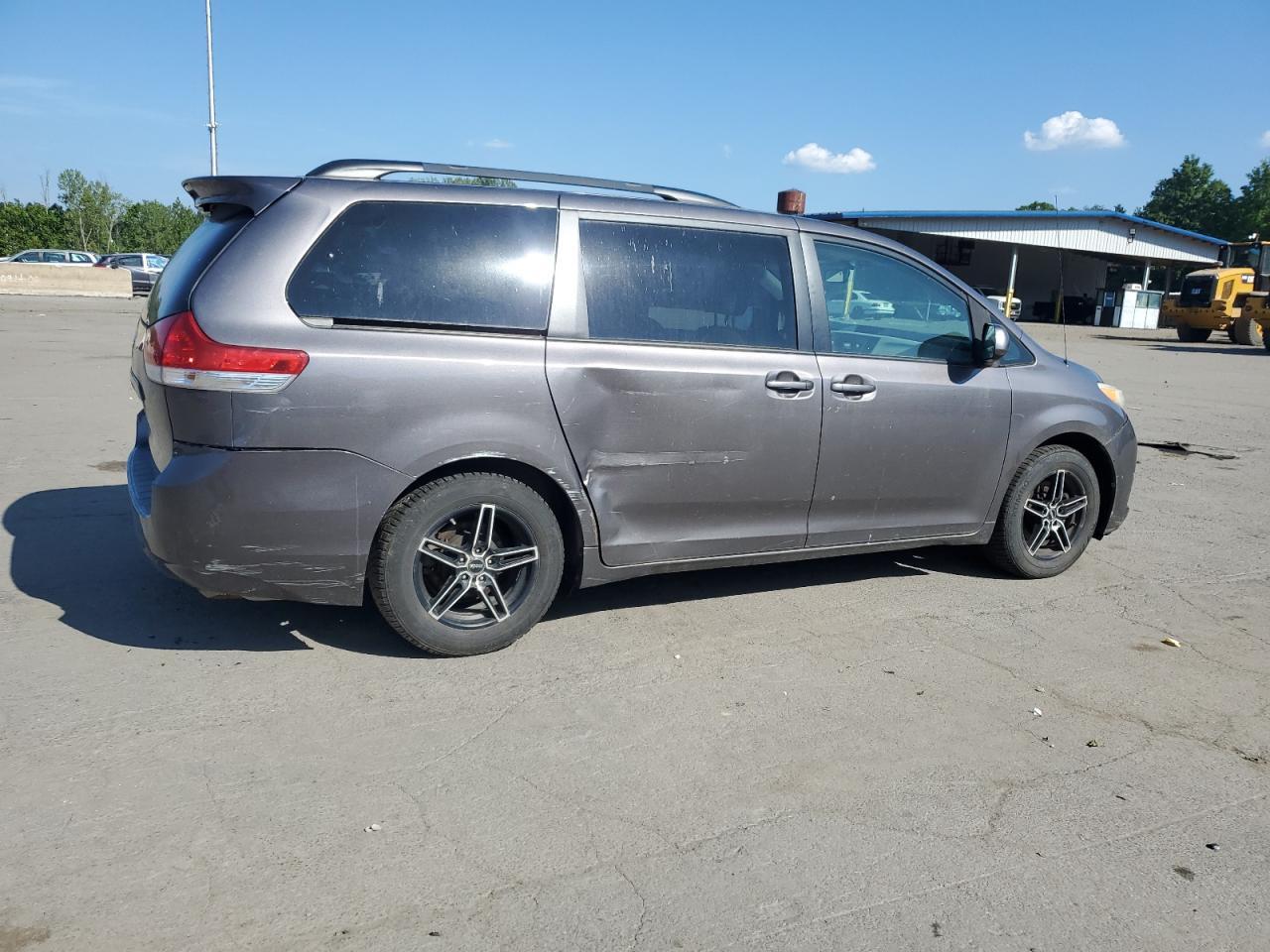 2011 Toyota Sienna Xle - Фото 3