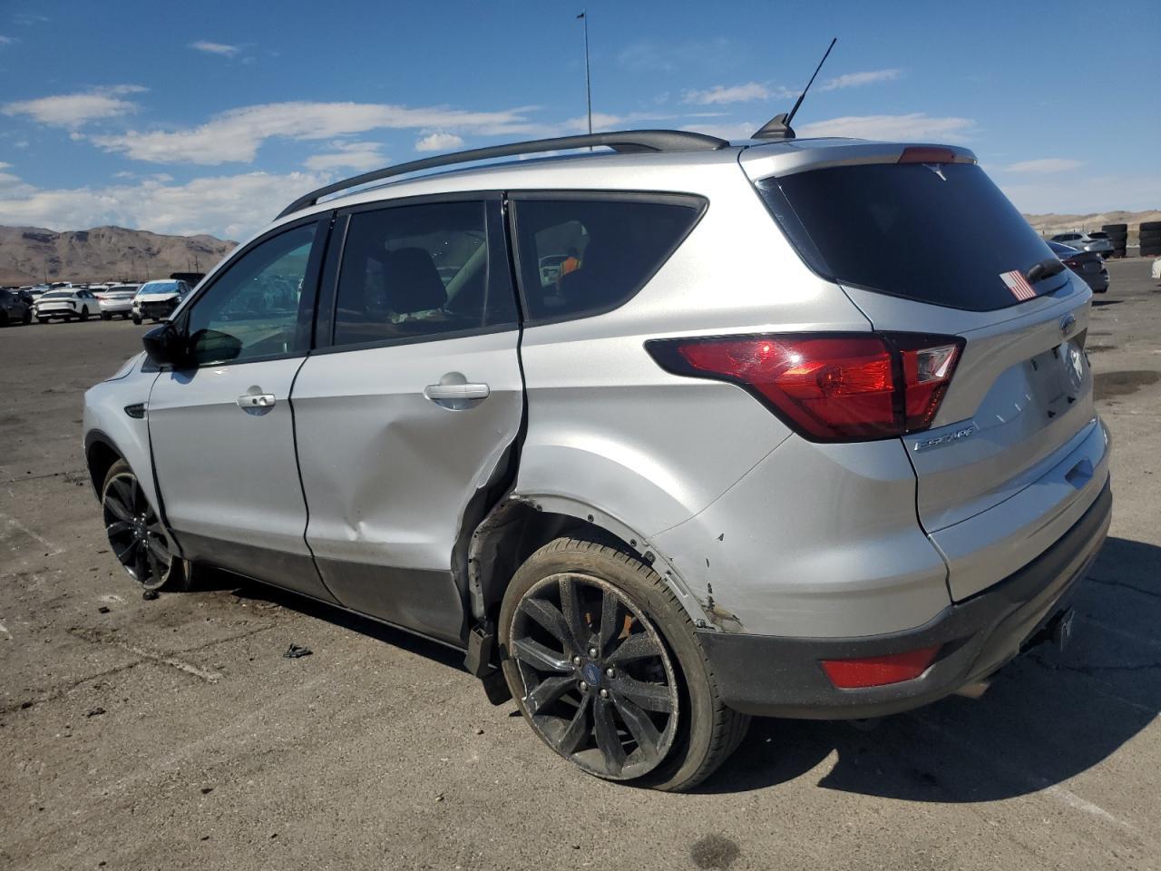 2019 Ford Escape Se - Фото 2