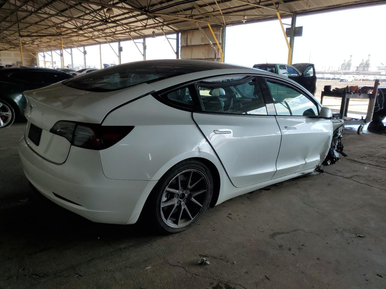 2023 Tesla Model 3 - Фото 3