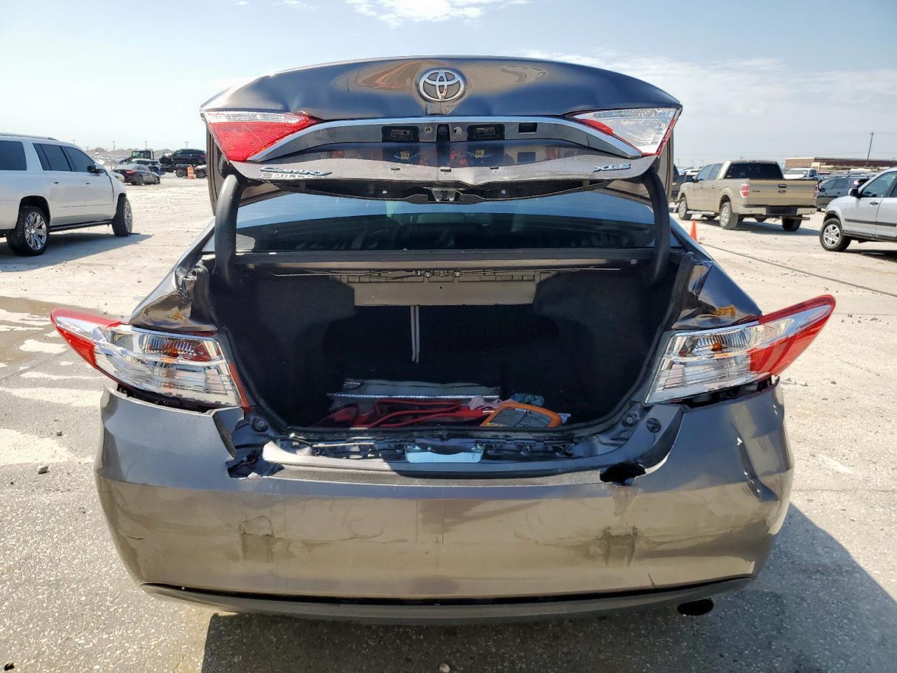 2017 Toyota Camry Le - Image 6