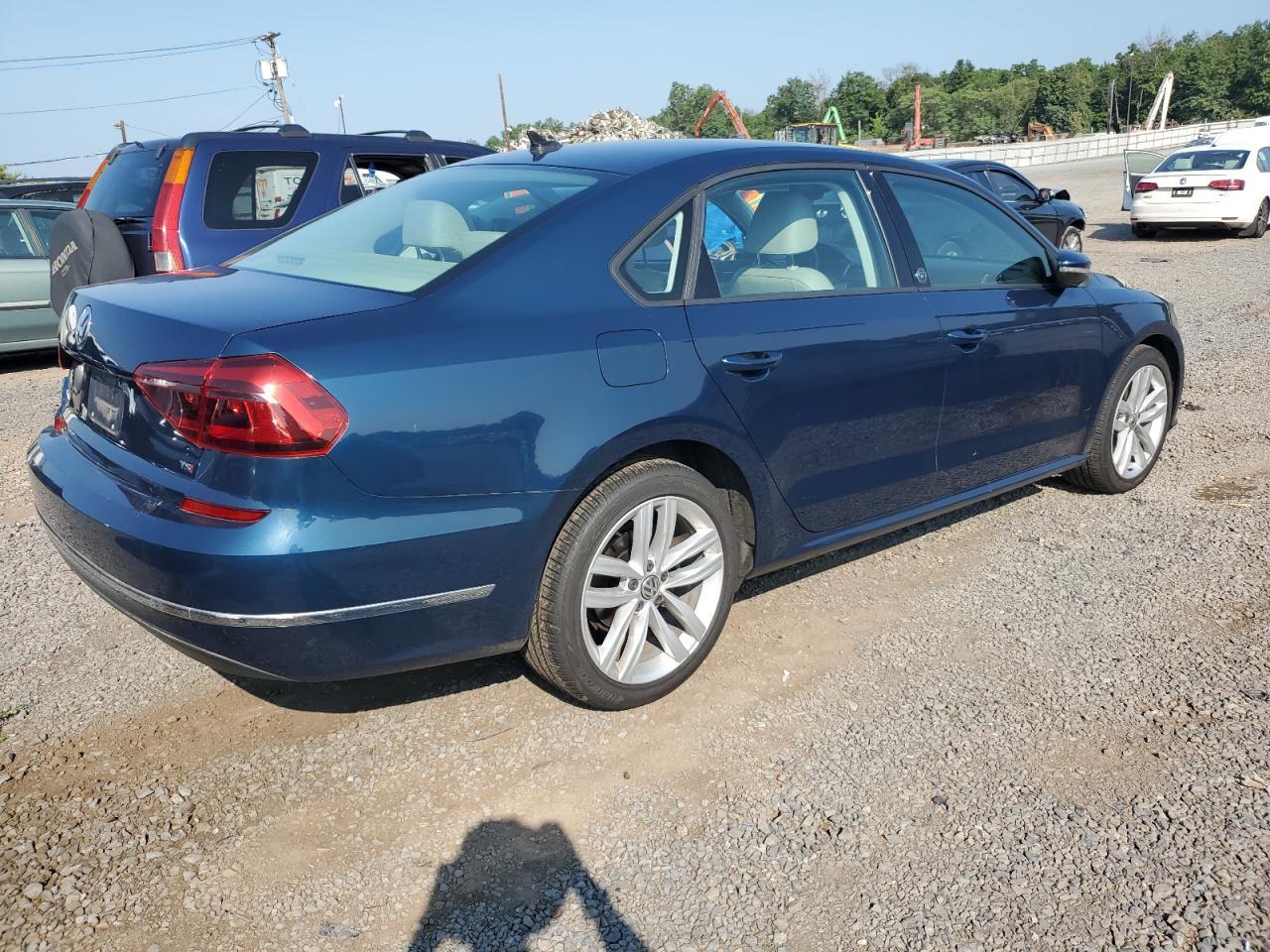 2019 Volkswagen Passat Wolfsburg - Фото 3