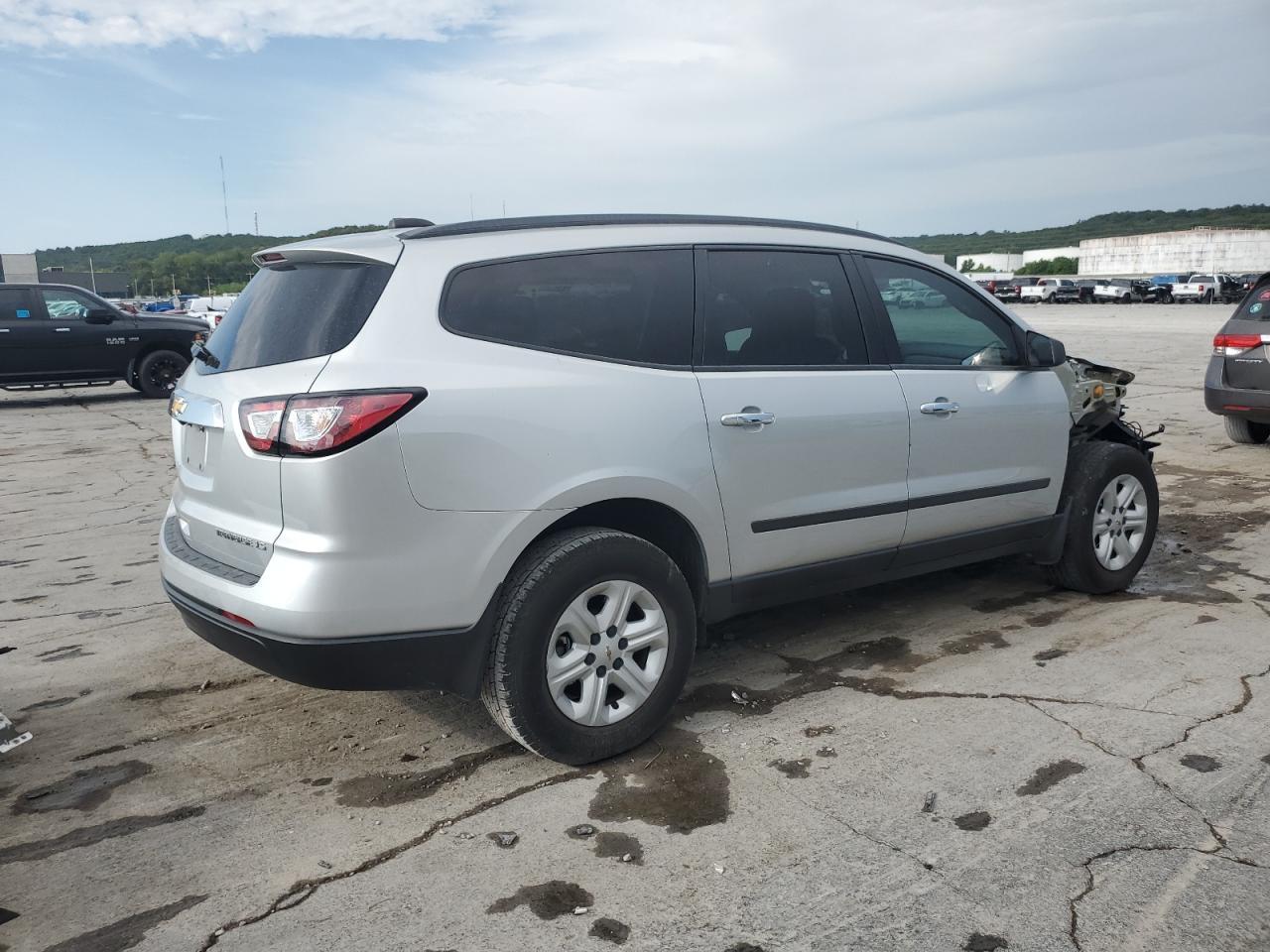 2016 Chevrolet Traverse Ls - Image 3