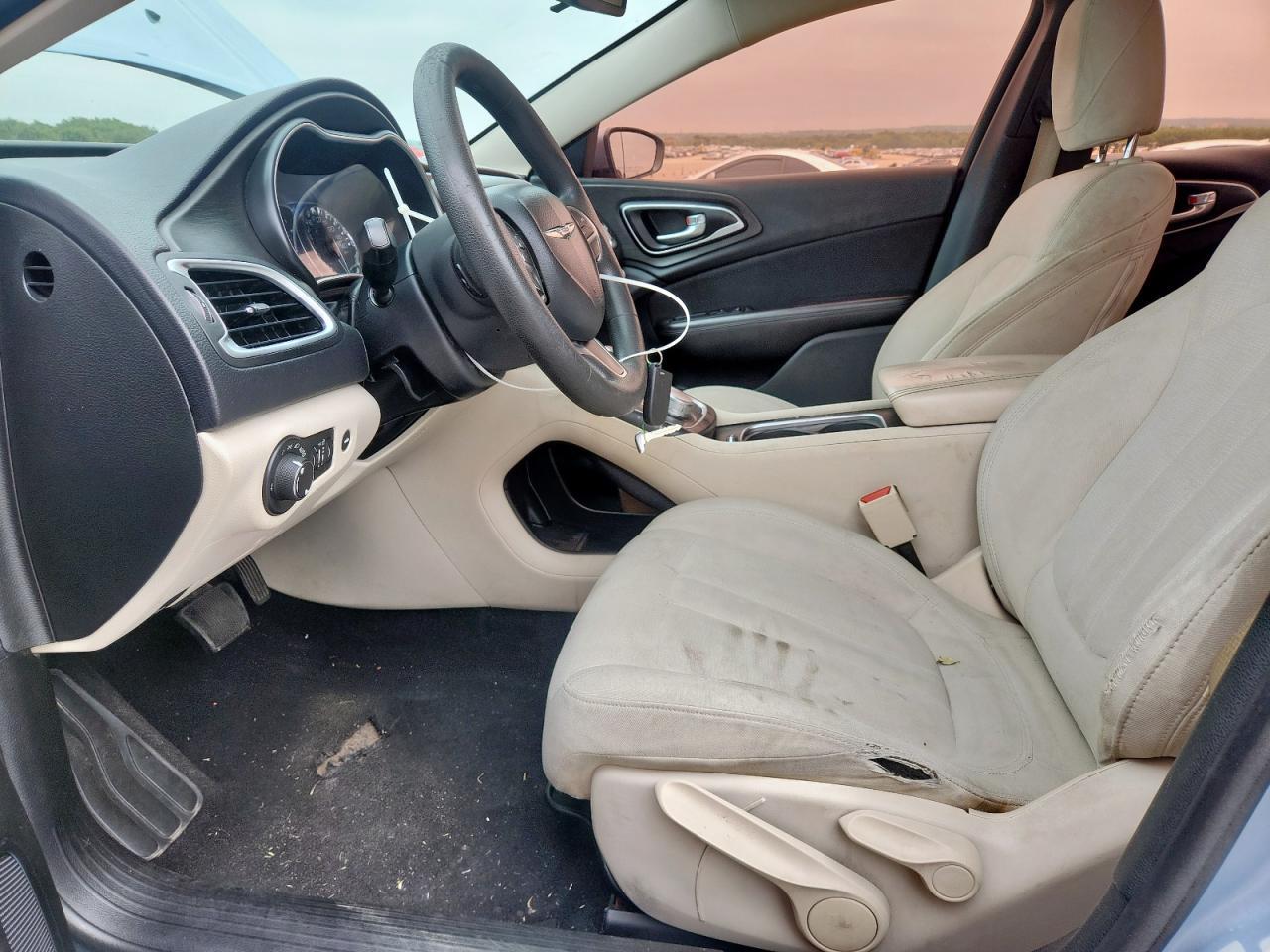 2015 Chrysler 200 Limited - Image 7