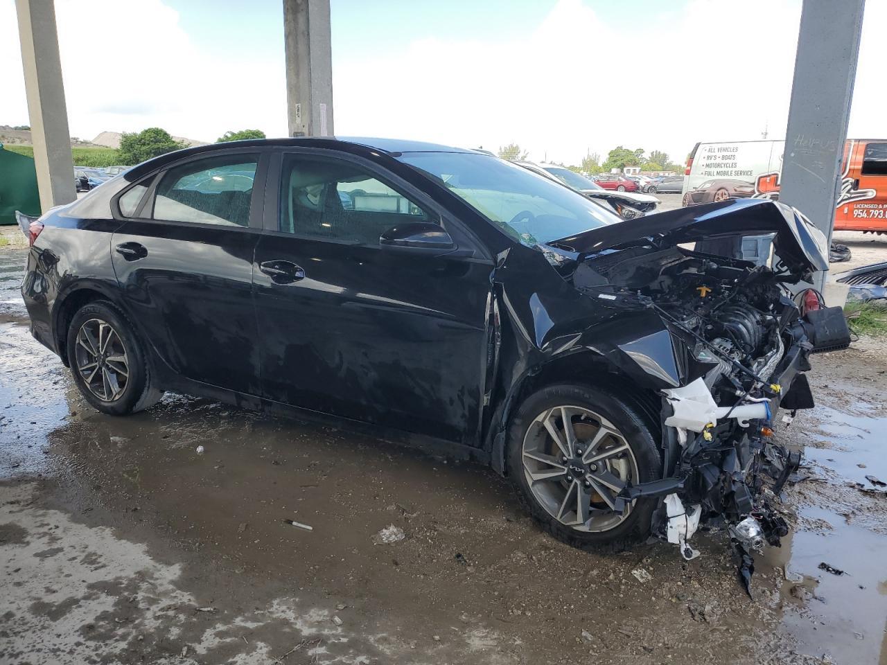 2023 Kia Forte Lx - Image 4