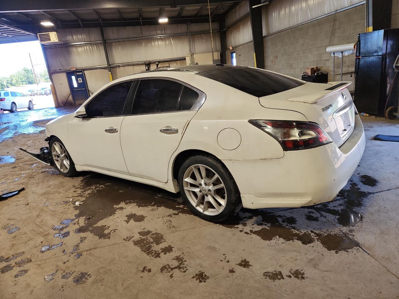 2011 Nissan Maxima S - Image 2