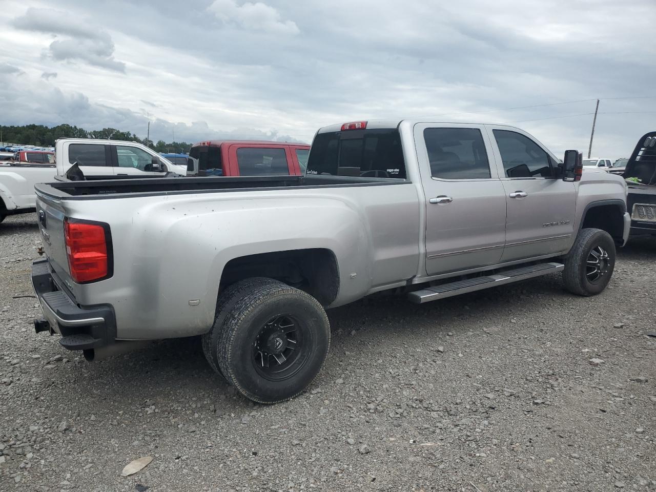 2017 GMC Sierra K3500 Denali - Image 3