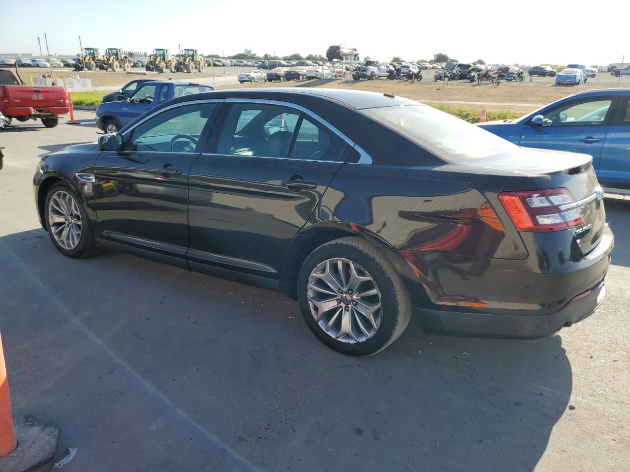 2014 Ford Taurus Limited - Image 2