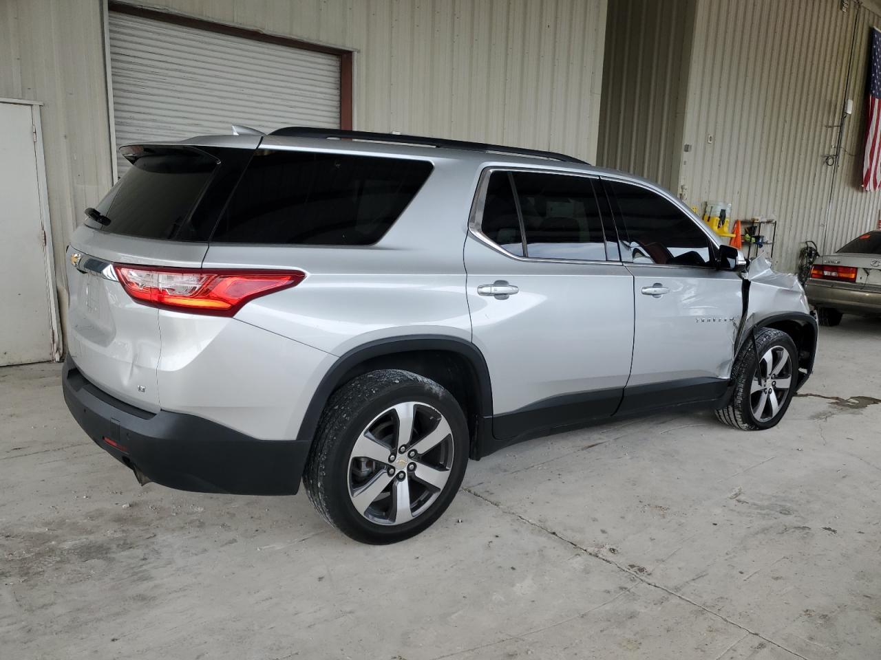 2020 Chevrolet Traverse Lt - Image 3