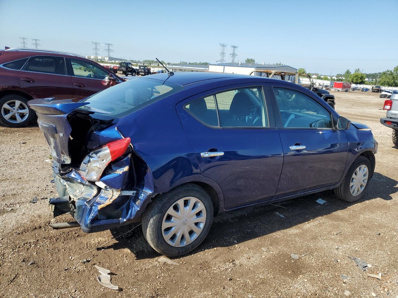 2019 Nissan Versa S - Фото 3