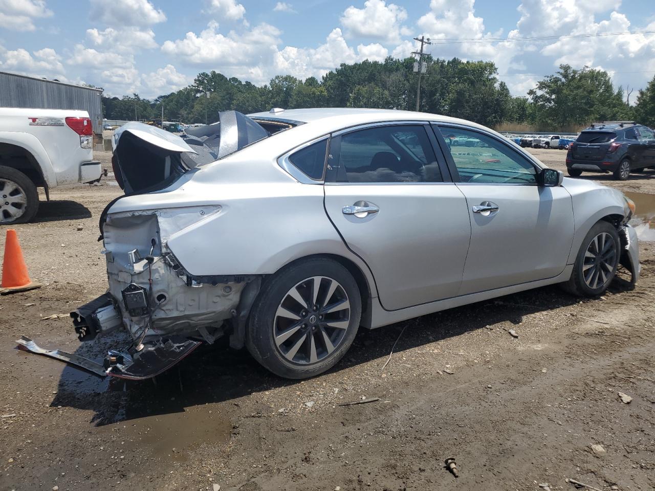 2017 Nissan Altima 2.5 - Image 3