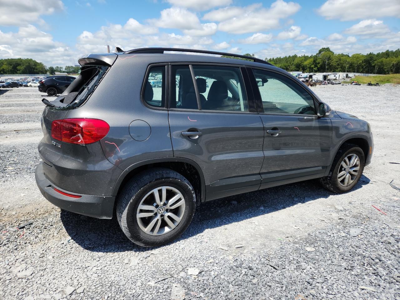 2017 Volkswagen Tiguan S - Фото 3
