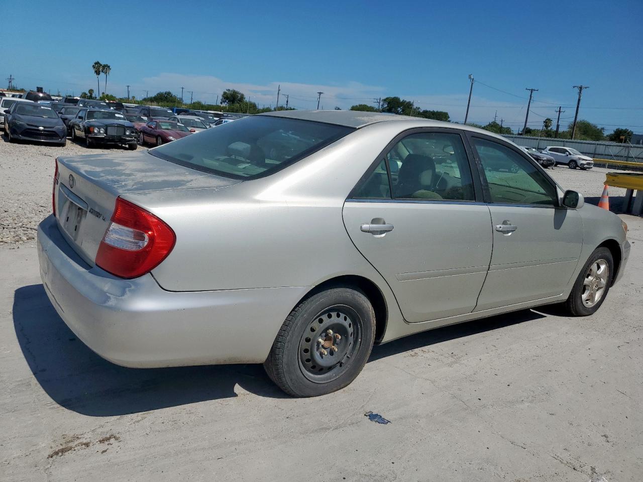 2002 Toyota Camry Le - Фото 3