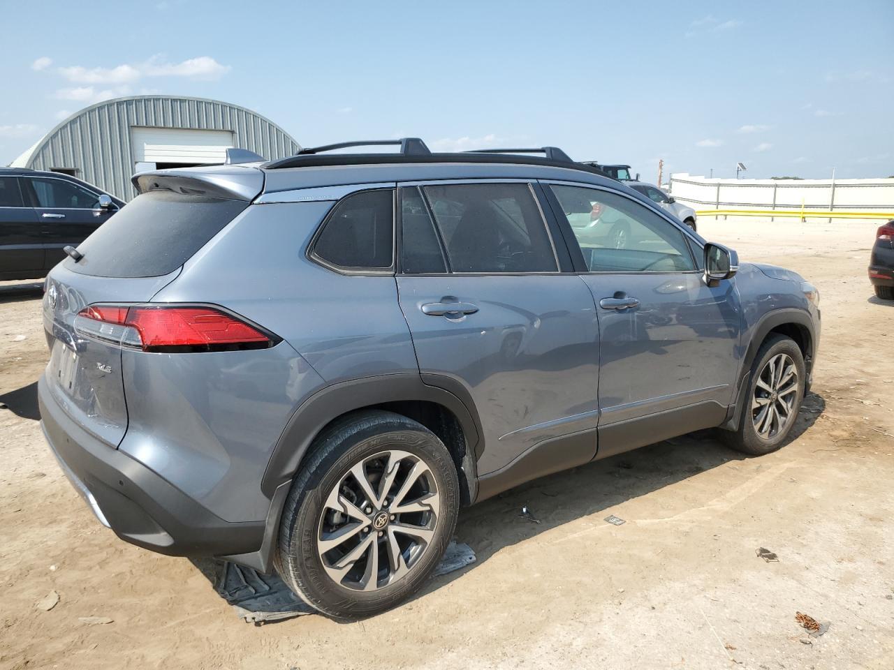 2023 Toyota Corolla Cross Xle - Image 3