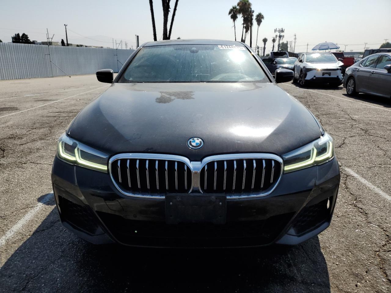 2022 BMW 530E - Фото 5