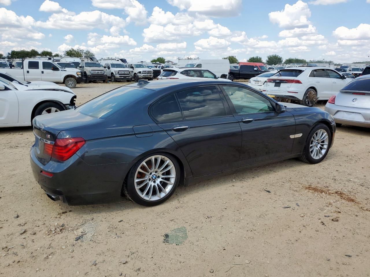 2015 BMW 750 I - Фото 3