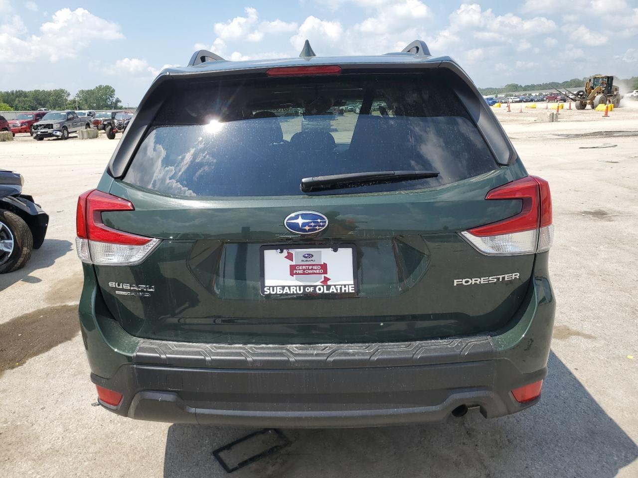 2022 Subaru Forester Premium - Image 6