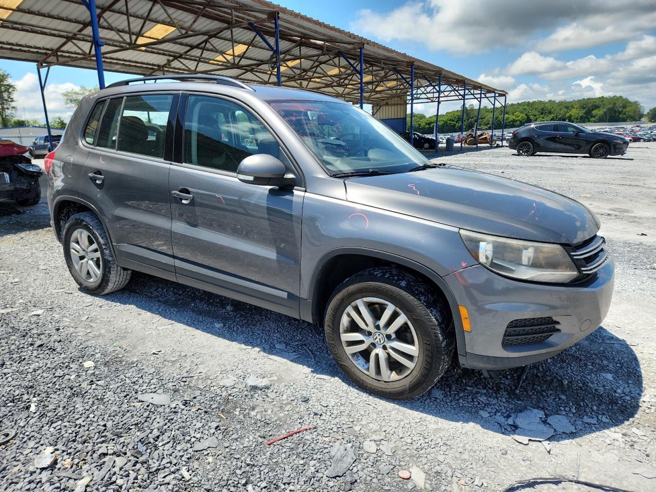 2017 Volkswagen Tiguan S - Фото 4