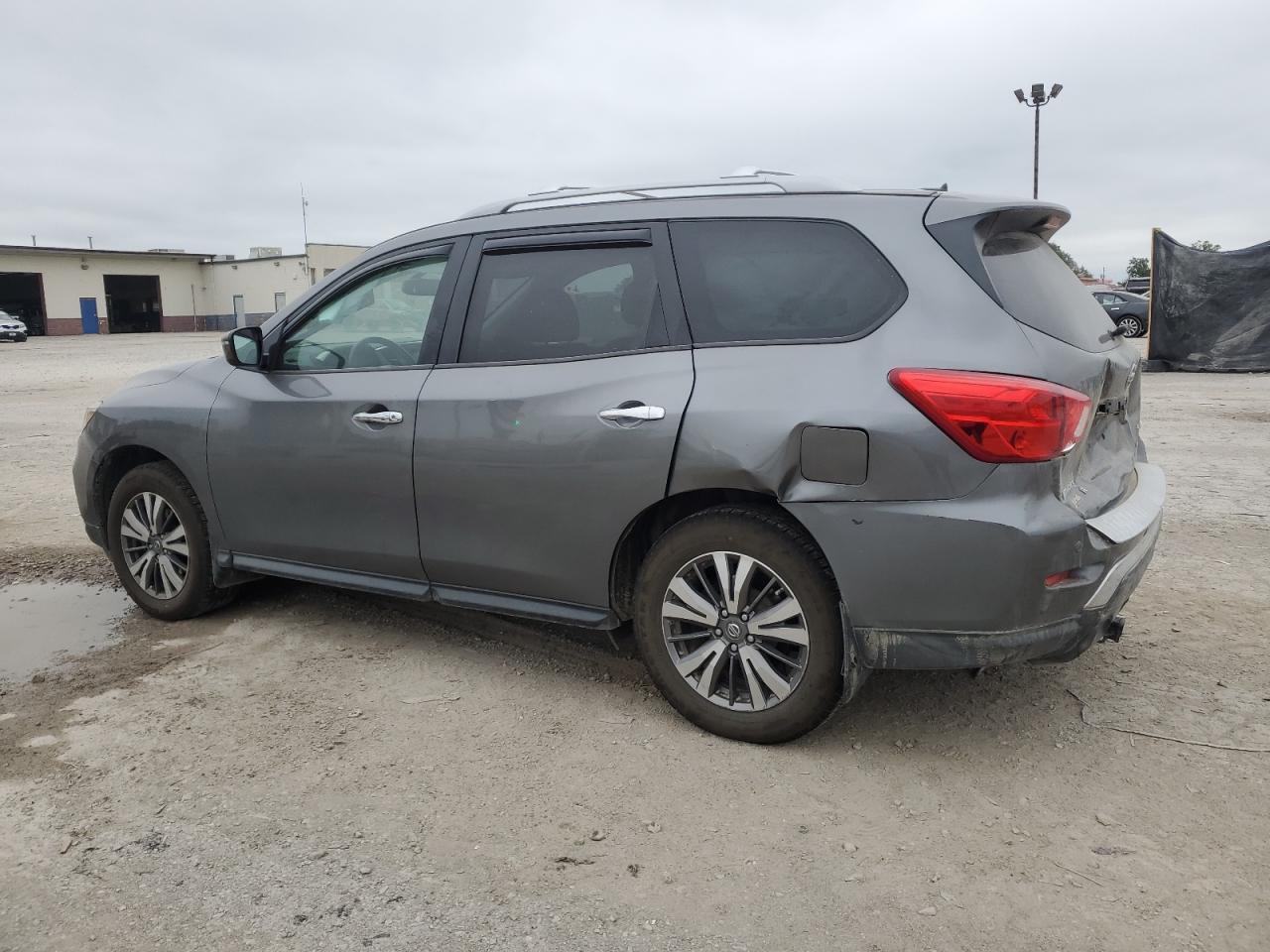 2018 Nissan Pathfinder S - Фото 2
