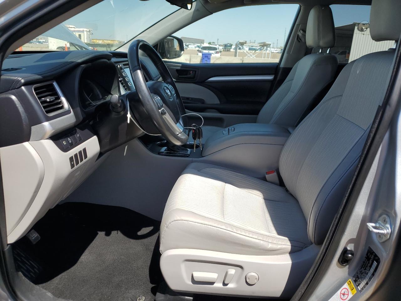 2017 Toyota Highlander Le - Image 7