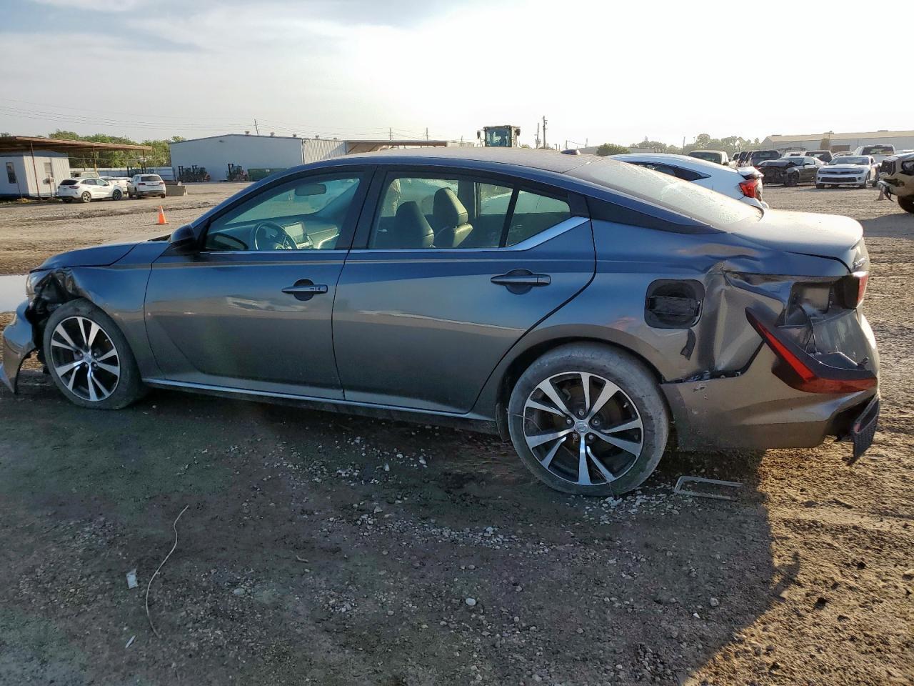 2019 Nissan Altima Sr - Фото 2