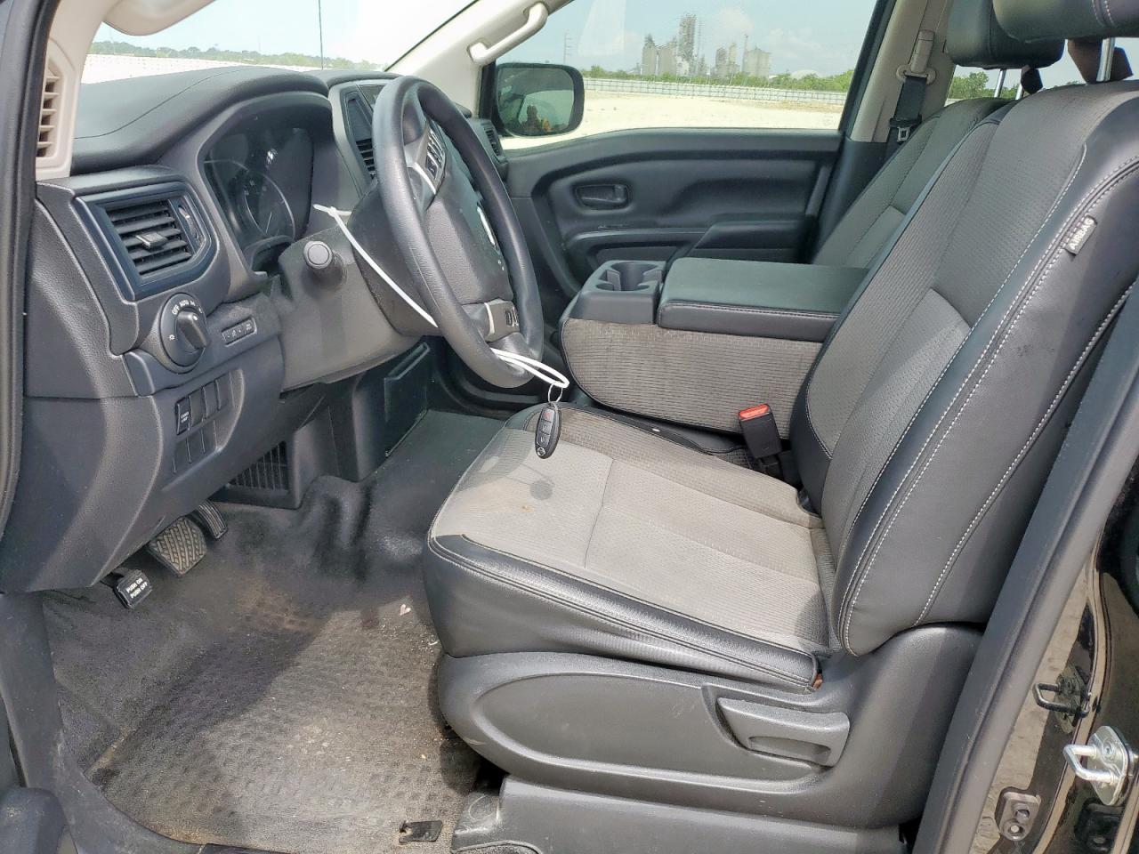 2020 Nissan Titan S - Фото 7