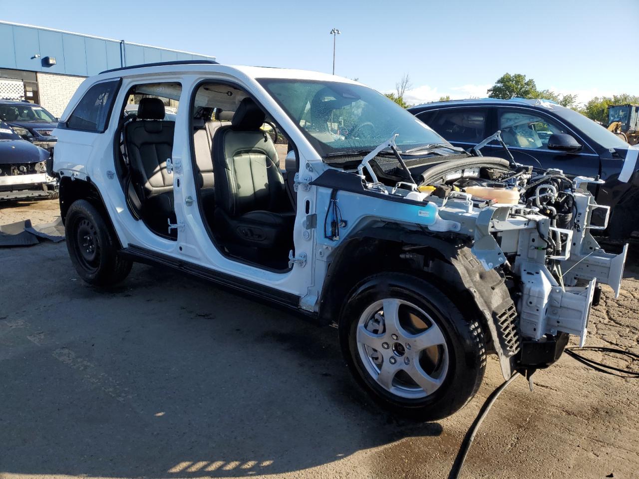 2025 Jeep Grand Cherokee 4Xe - Image 4