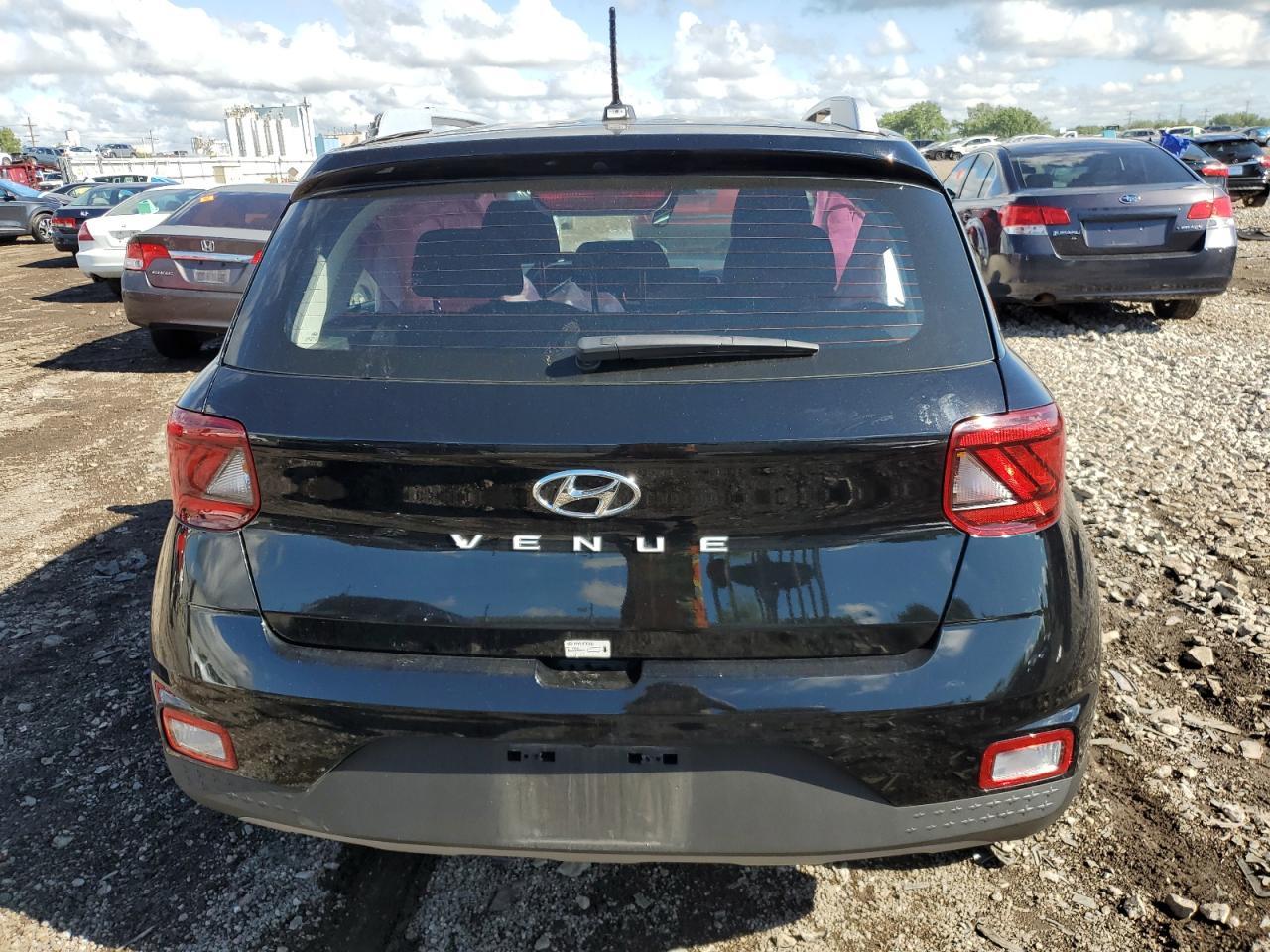 2025 Hyundai Venue Sel - Image 6