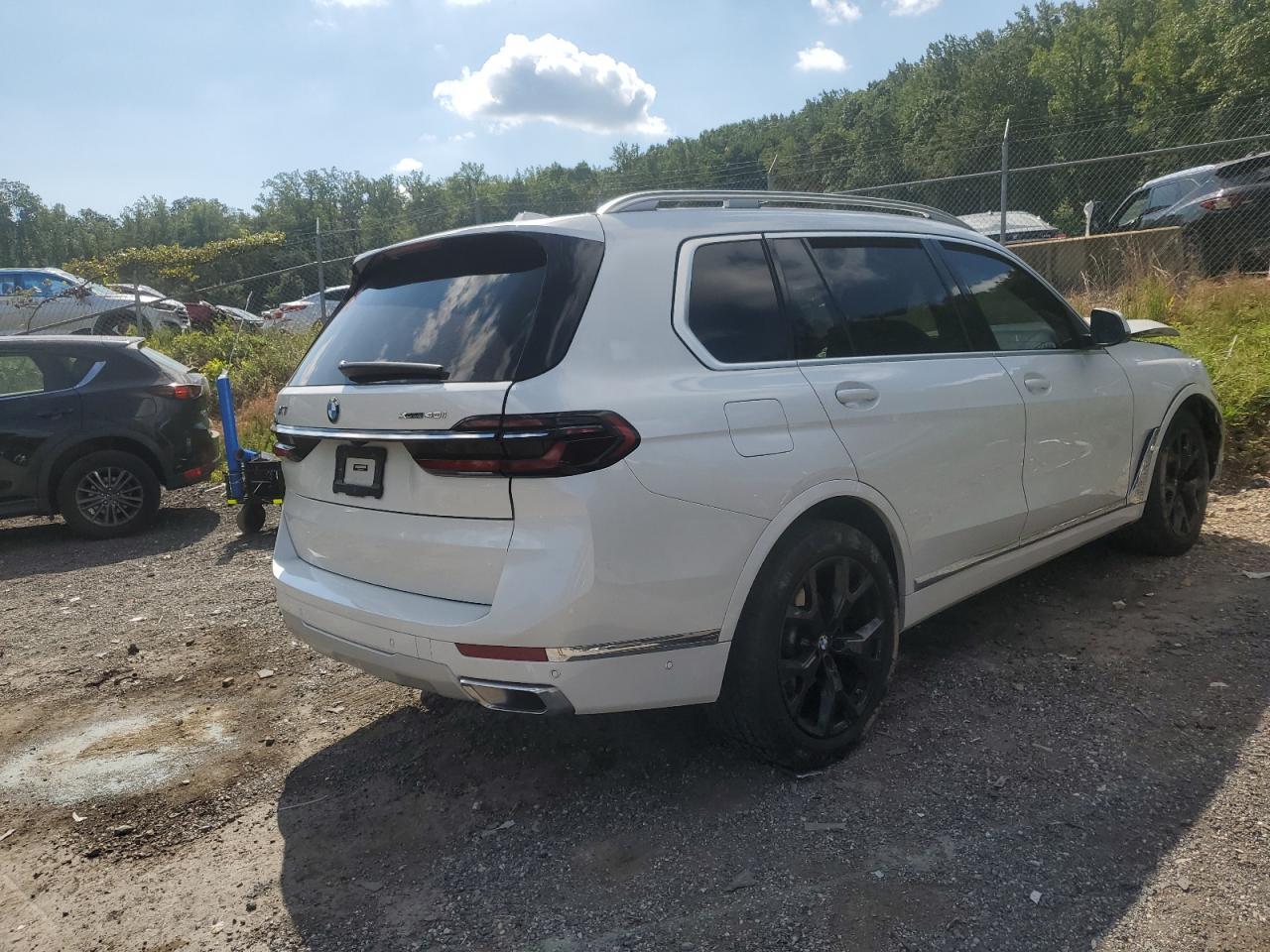 2023 BMW X7 xDrive40I - Image 3
