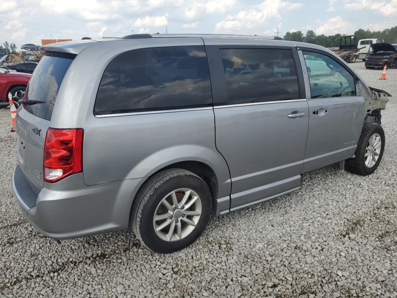 2018 Dodge Grand Caravan Sxt - Фото 3