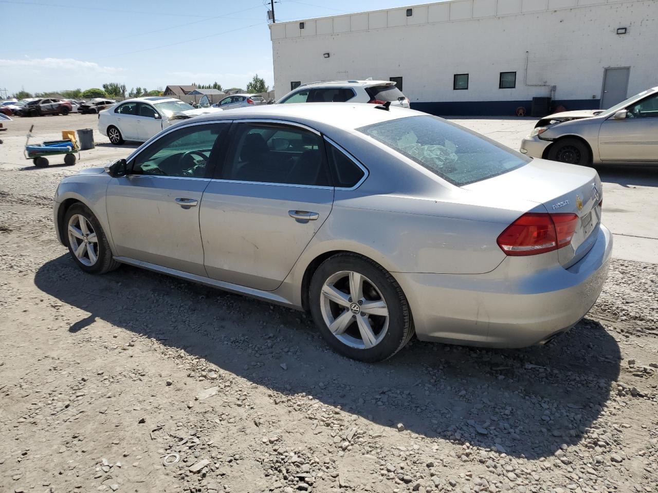 2012 Volkswagen Passat Se - Image 2