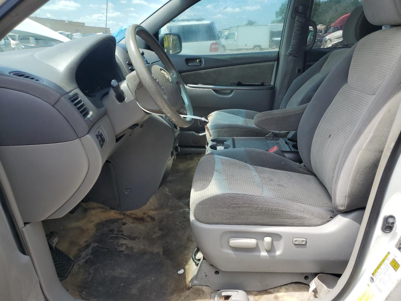 2010 Toyota Sienna Ce - Фото 7
