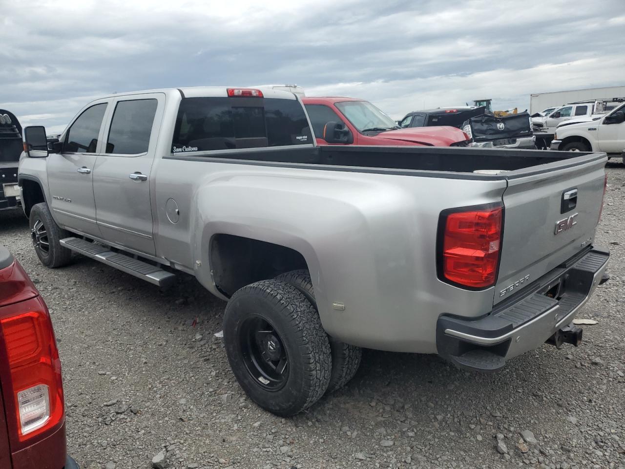 2017 GMC Sierra K3500 Denali - Image 2