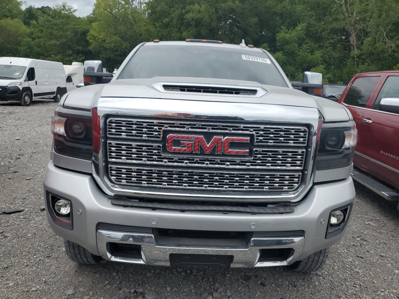 2017 GMC Sierra K3500 Denali - Image 5