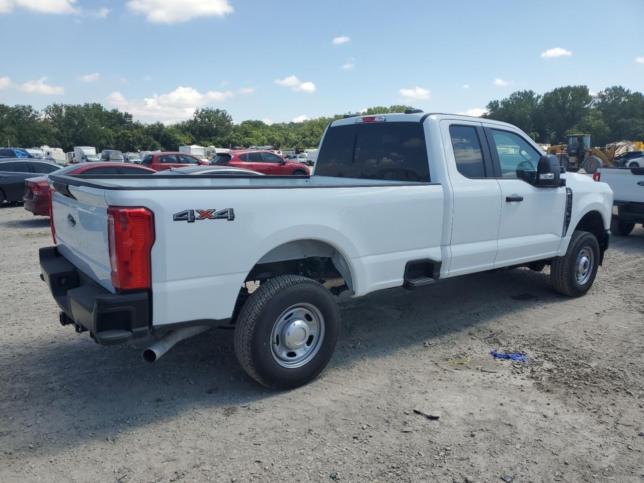 2025 Ford F250 Super Duty - Фото 3