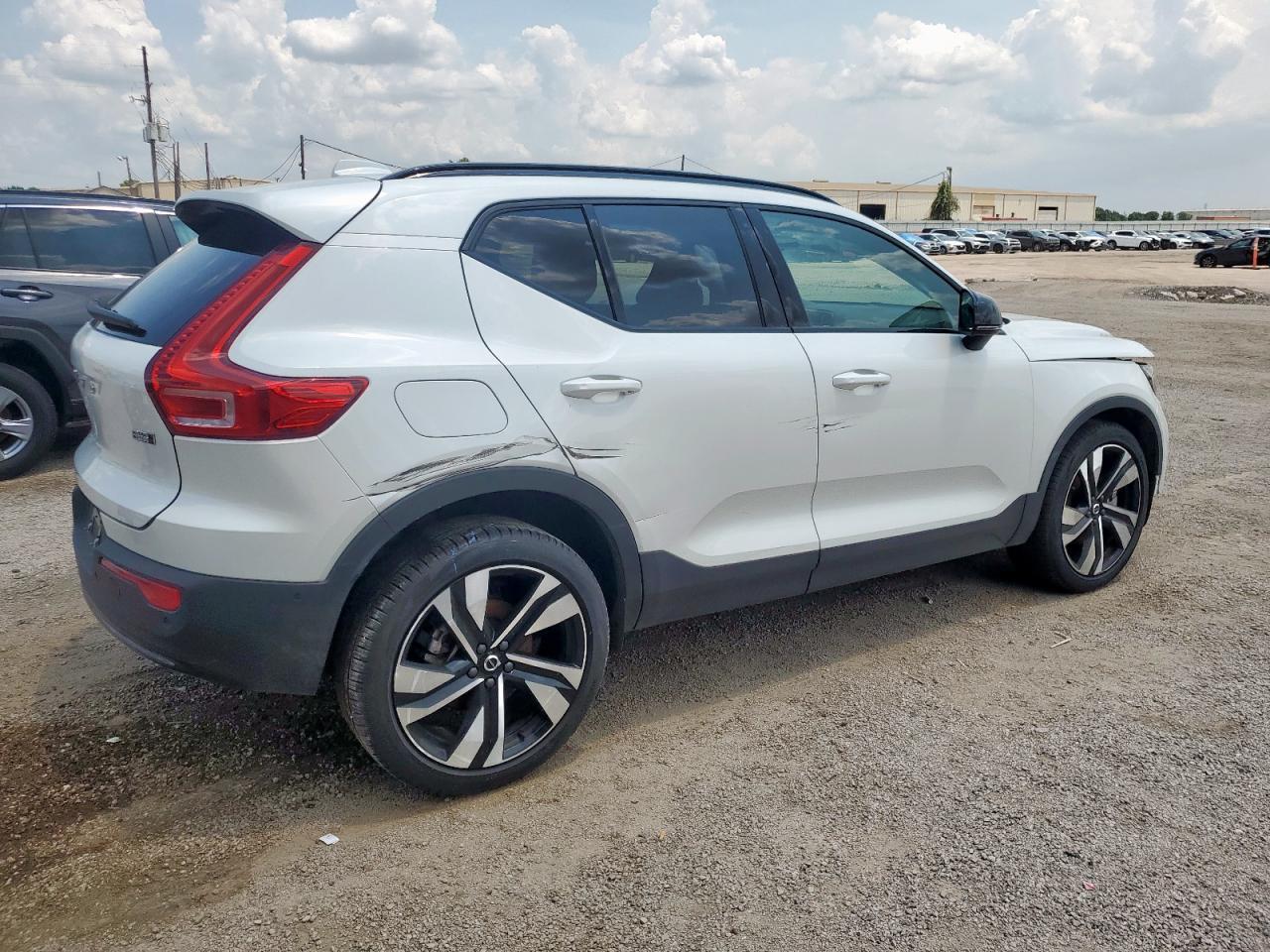2025 Volvo Xc40 Plus - Фото 3